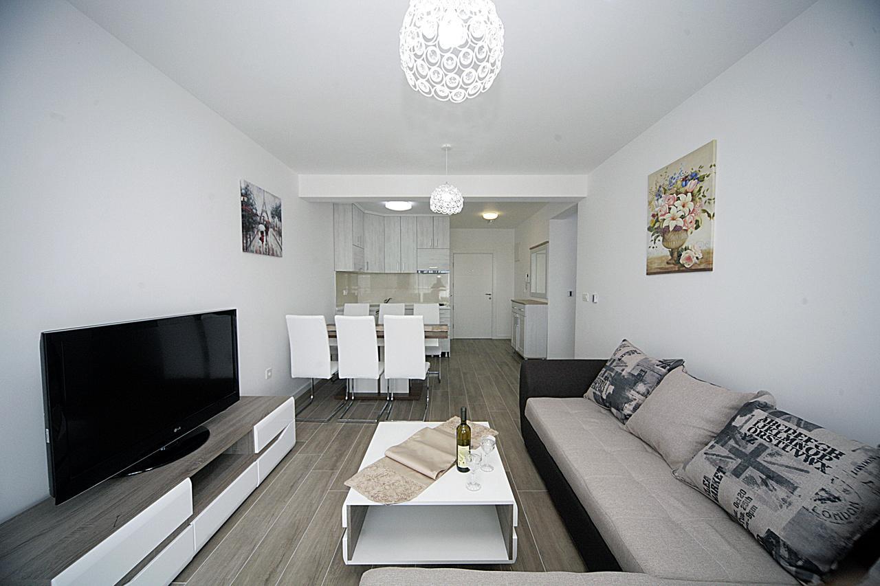 Sea Star Apartment Dobra Voda Exterior photo