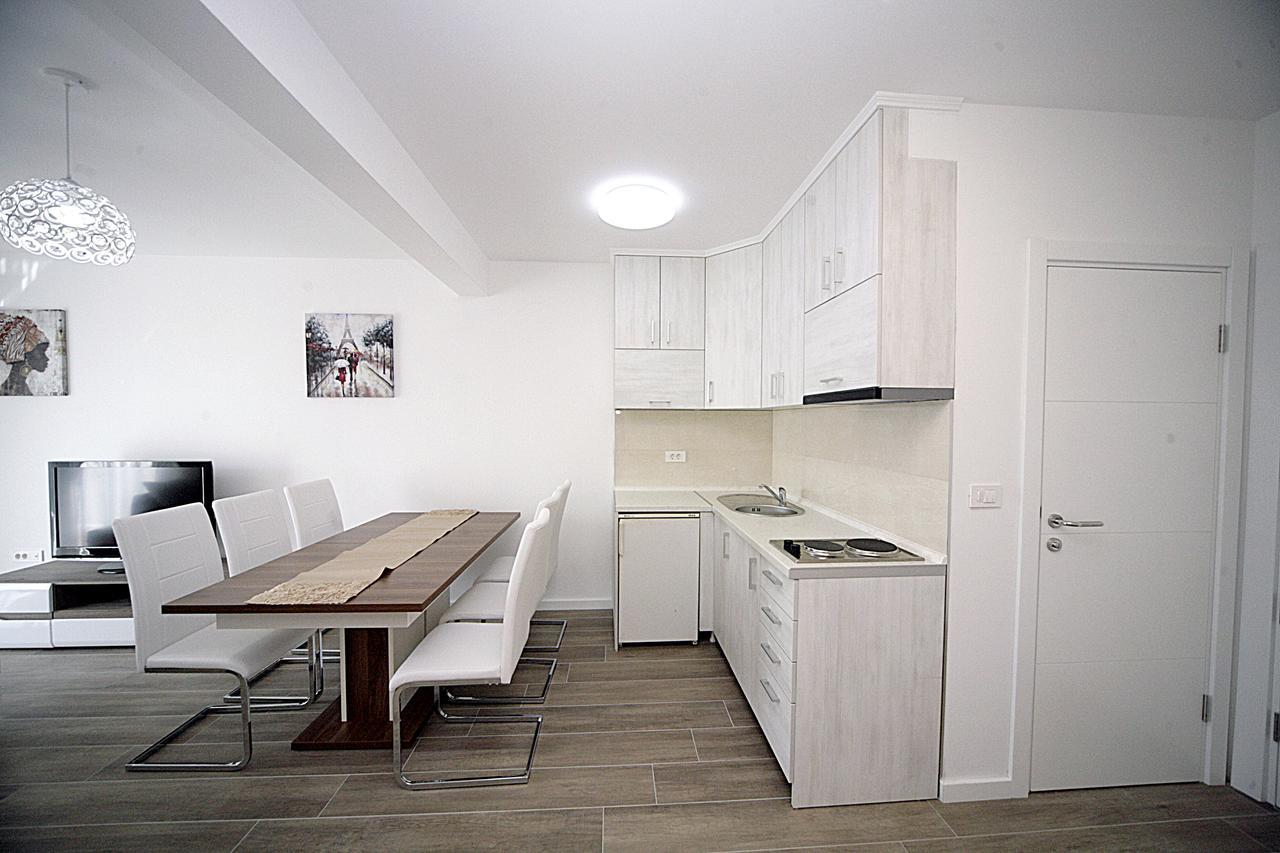 Sea Star Apartment Dobra Voda Exterior photo